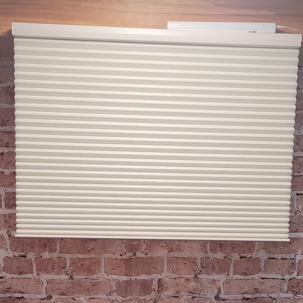 NEW Hunter Douglas Duette Honeycomb Shade 34.5 x 24.75